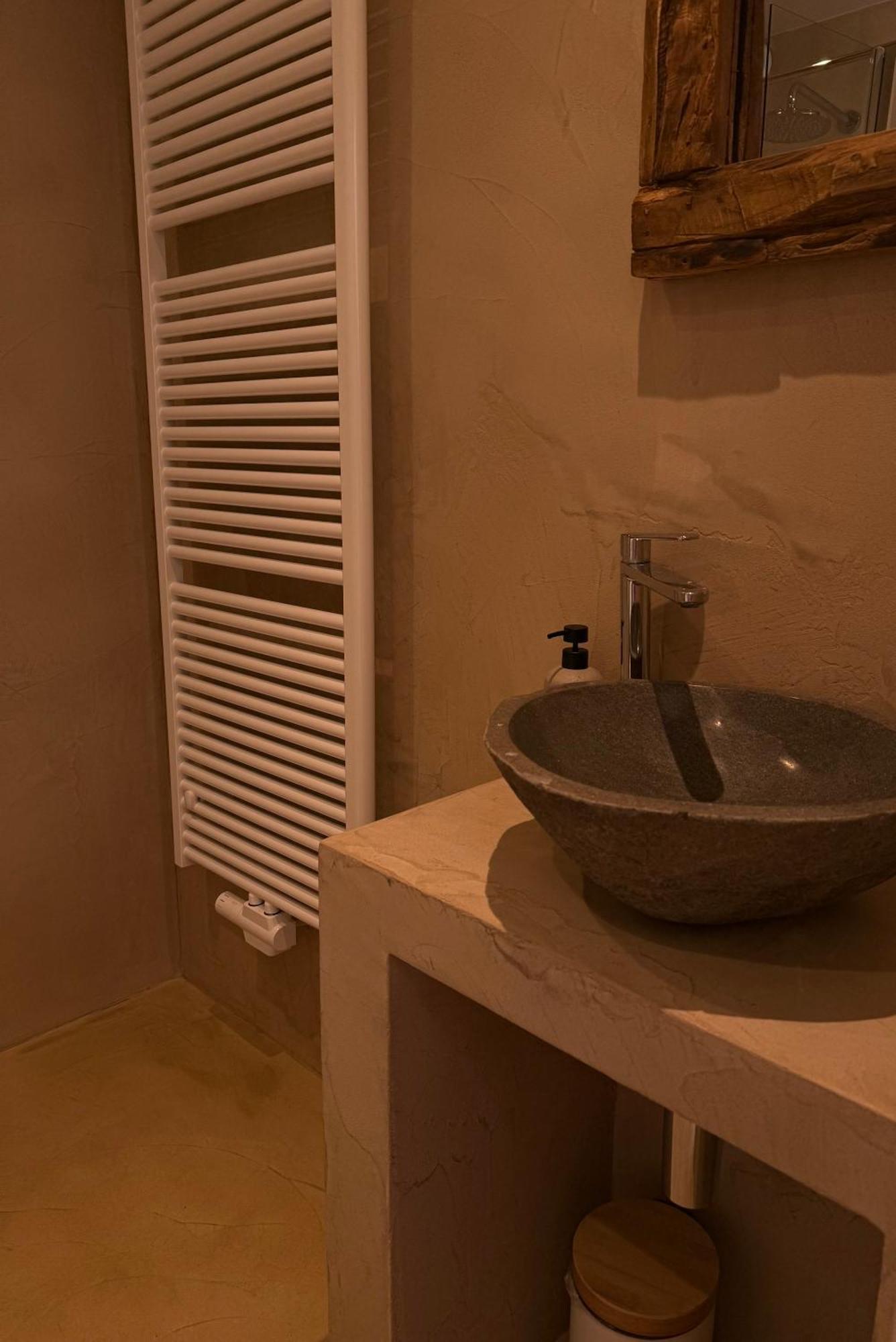 Hotel Giorgi Et Logements Insolites-Jacuzzi Prive باستونيا المظهر الخارجي الصورة