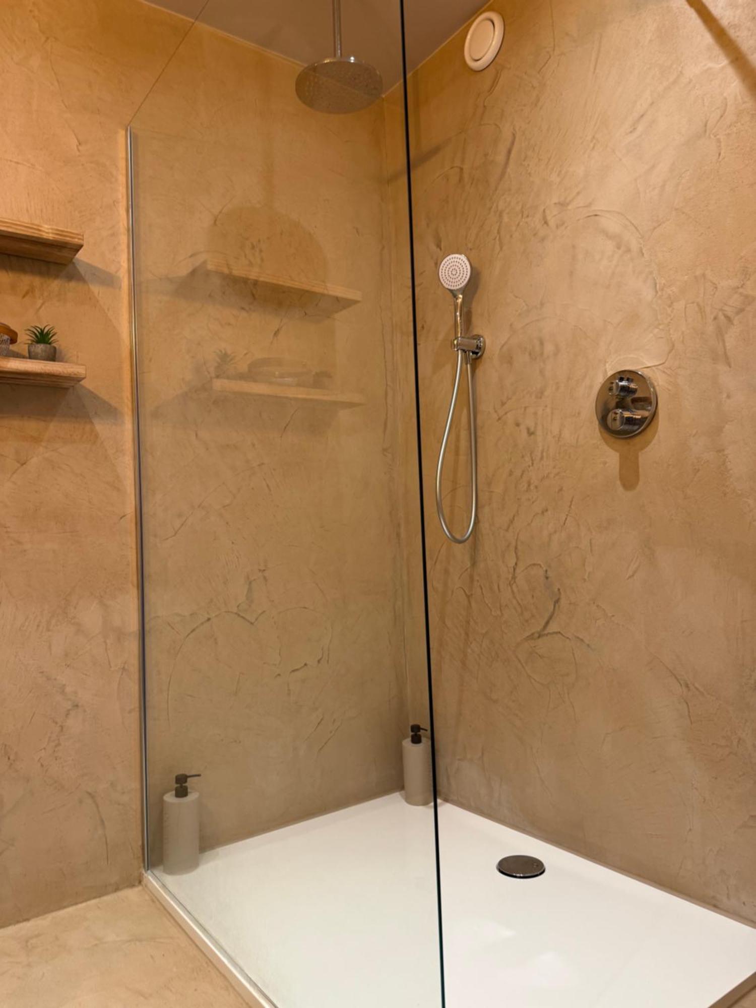 Hotel Giorgi Et Logements Insolites-Jacuzzi Prive باستونيا المظهر الخارجي الصورة