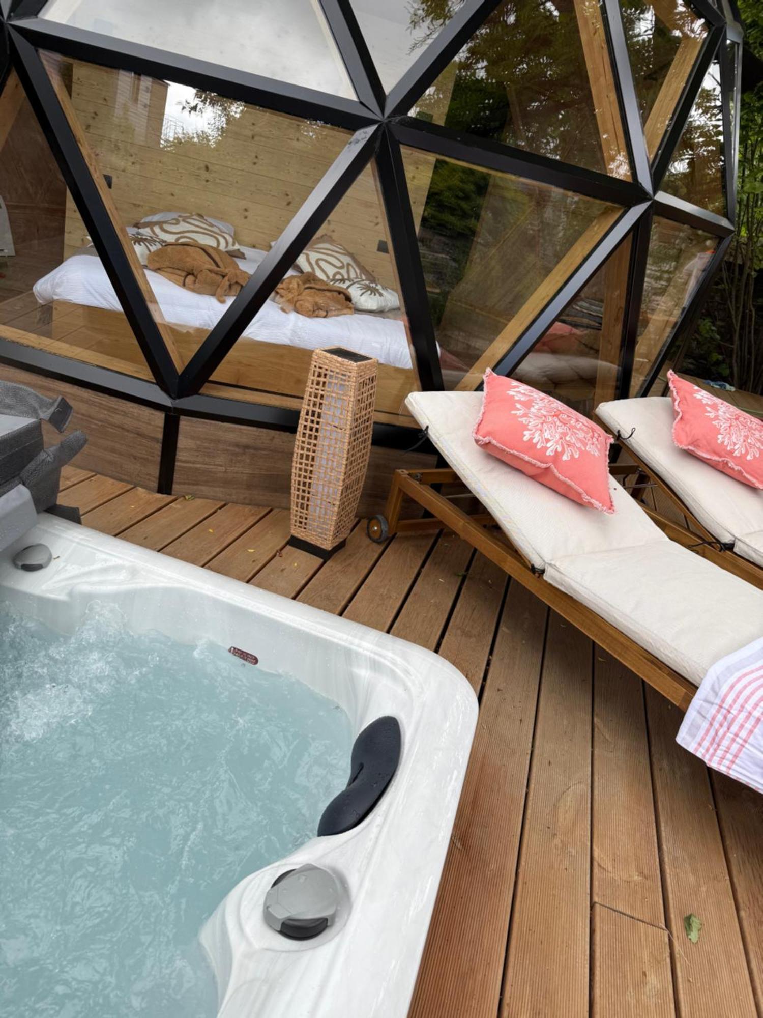 Hotel Giorgi Et Logements Insolites-Jacuzzi Prive باستونيا المظهر الخارجي الصورة